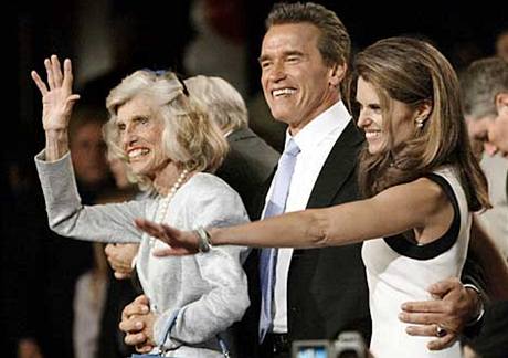 Eunice Kennedyová, Arnold Schwarzenegger a Maria Shriverová